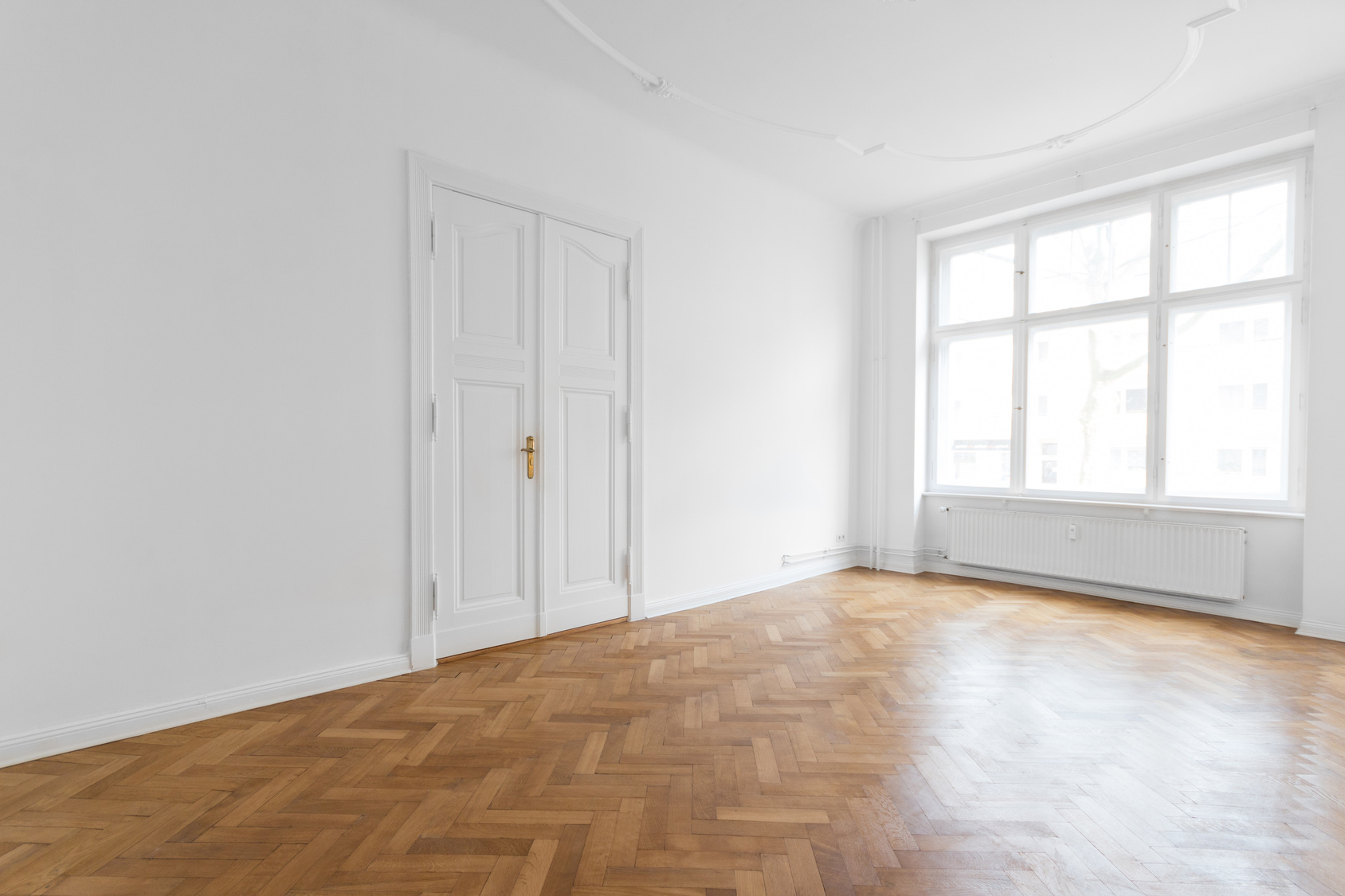 Zimmer, leerer Raum mit Parkettboden