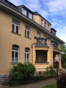 Fensterelemente komplett malerseitig überarbeitet, Mohriner Allee in Mariendorf, 2016