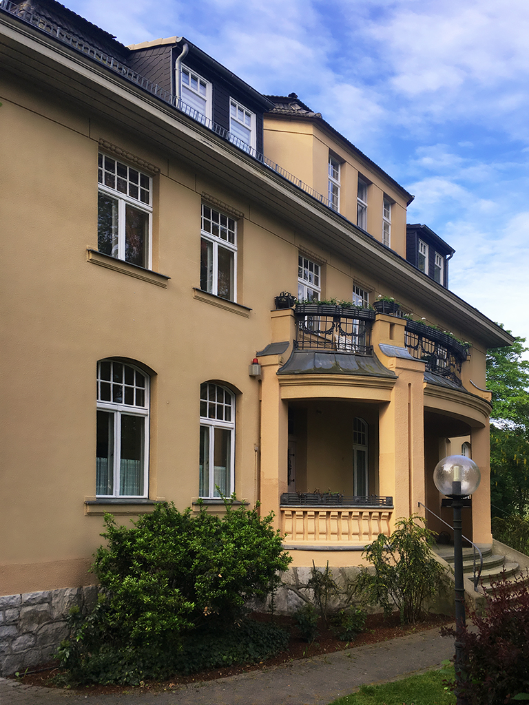 Fensterelemente komplett malerseitig überarbeitet, Mohriner Allee in Mariendorf, 2016