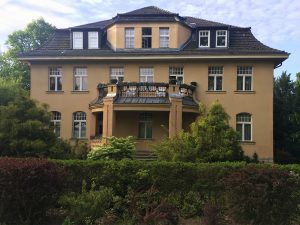 Fensterelemente komplett malerseitig überarbeitet, Mohriner Allee in Mariendorf, 2016